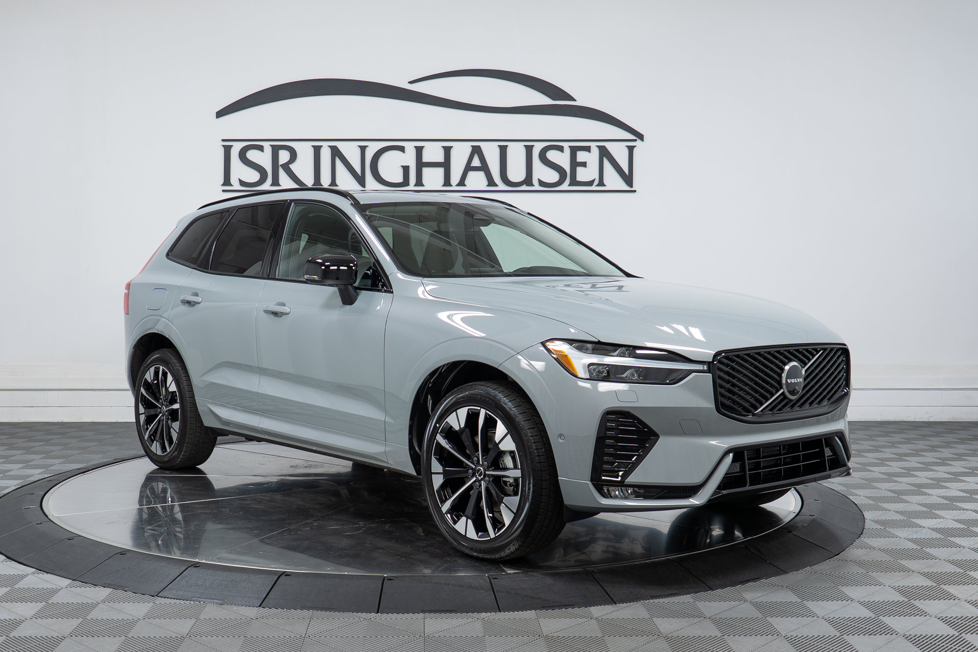 New 2027 Volvo XC60 B5 Plus AWD/4WD image 3
