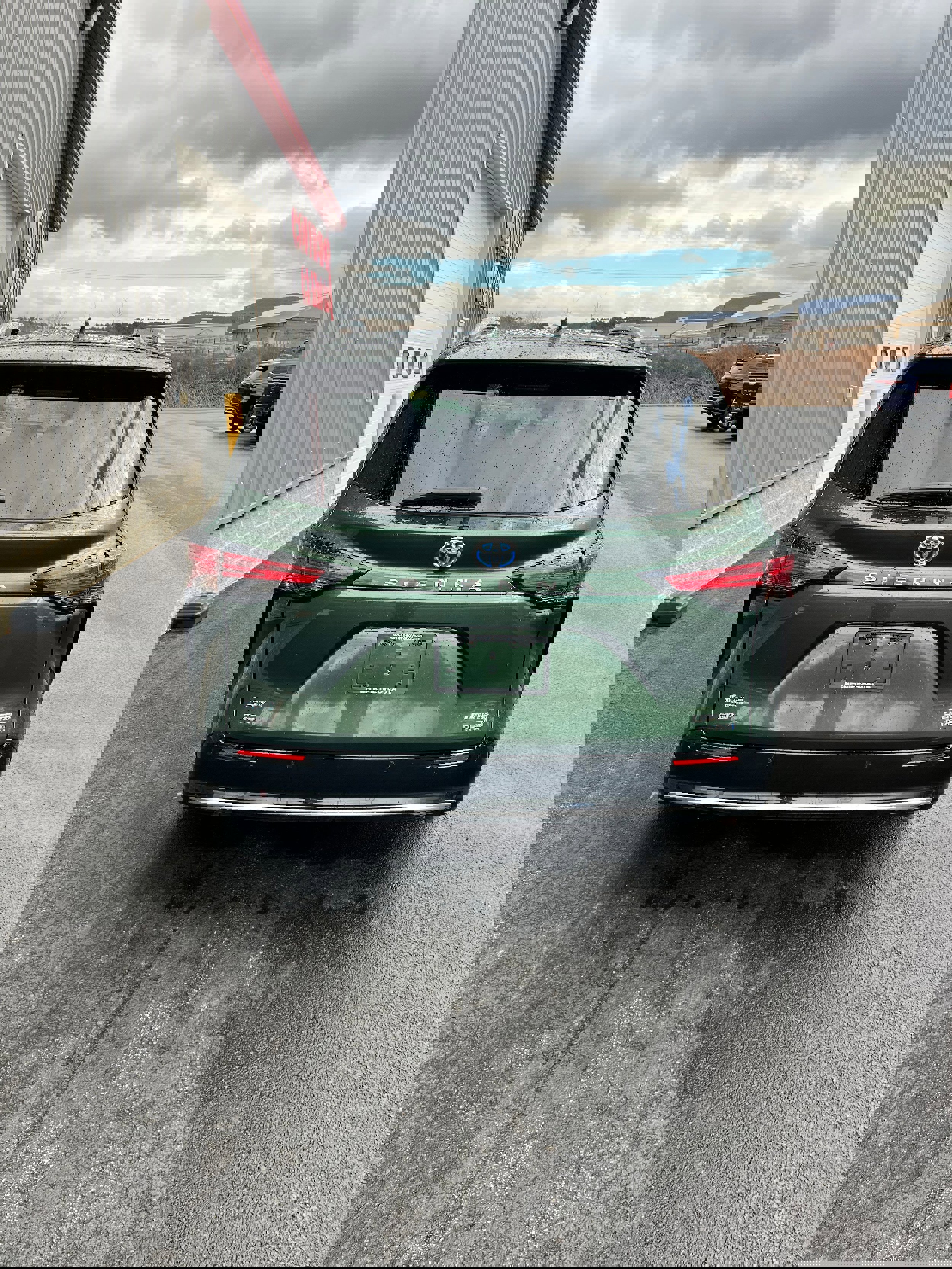 Certified 2022 Toyota Sienna Limited image 2