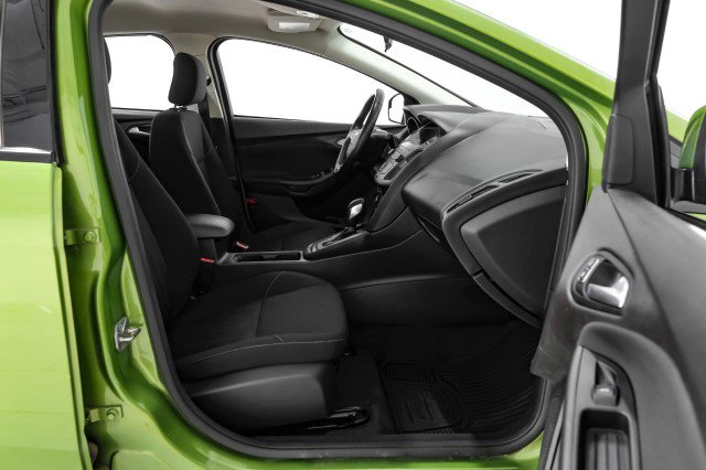 Used 2018 Ford Focus SE w/ SE Appearance Package image 30