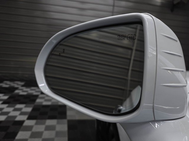Used 2018 Genesis G90 3.3T Premium RWD image 41