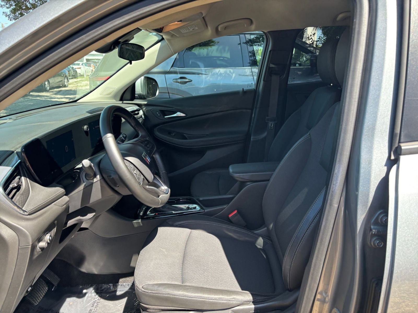 Used 2025 Buick Encore GX Preferred FWD image 29