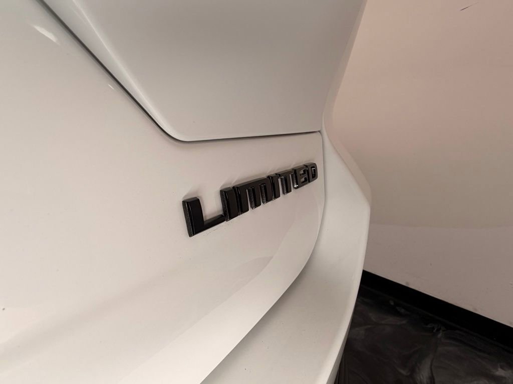 Used 2024 Jeep Grand Cherokee Limited w/ Luxury Tech Group II AWD/4WD image 21