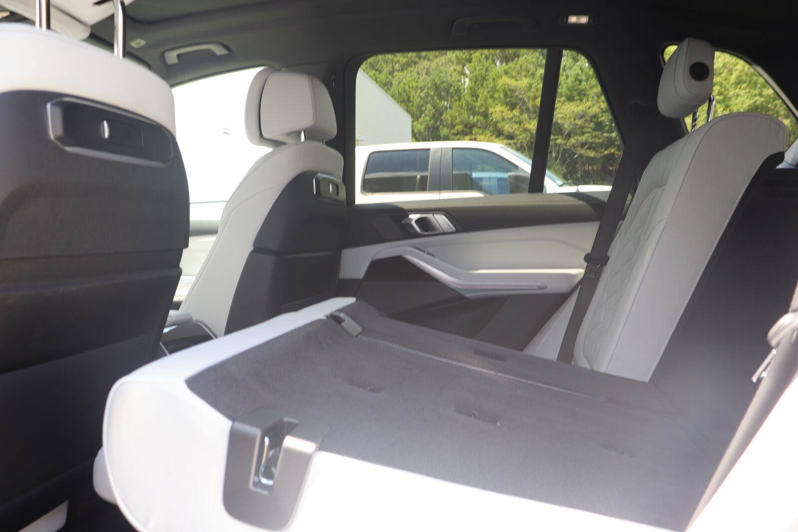 Used 2024 BMW X5 xDrive50e AWD/4WD image 15