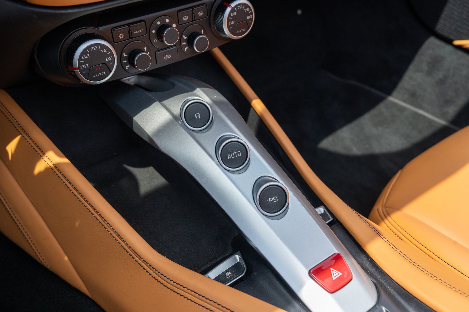 Used 2018 Ferrari California T RWD image 41