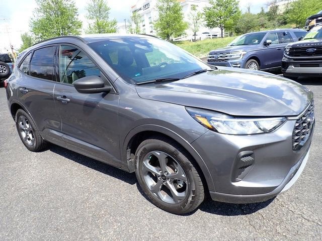 Used 2023 Ford Escape ST-Line w/ Tech Pack #1 AWD/4WD image 8
