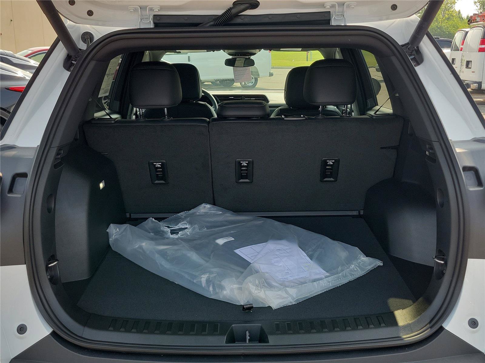 New 2027 GMC Terrain Elevation w/ Elevation Premium Package FWD image 7