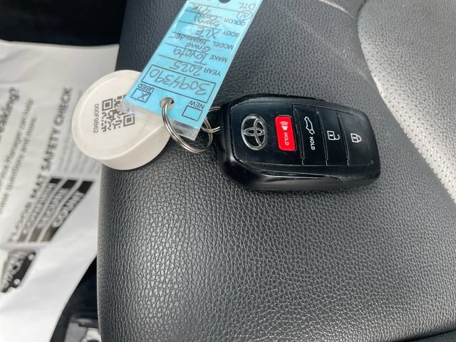 Used 2025 Toyota Grand Highlander AWD image 29