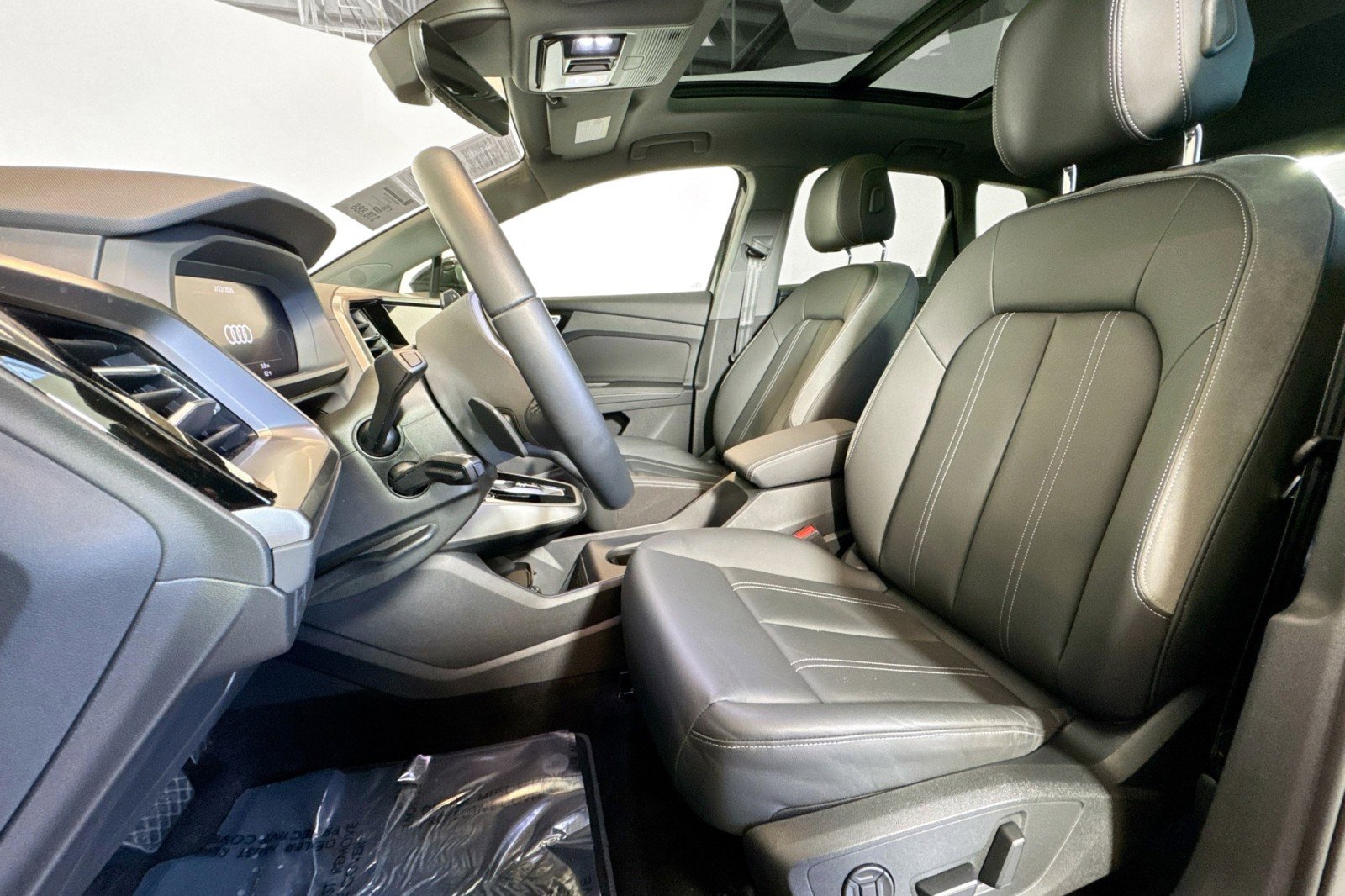 Used 2024 Audi Q4 e-tron Premium Plus image 17