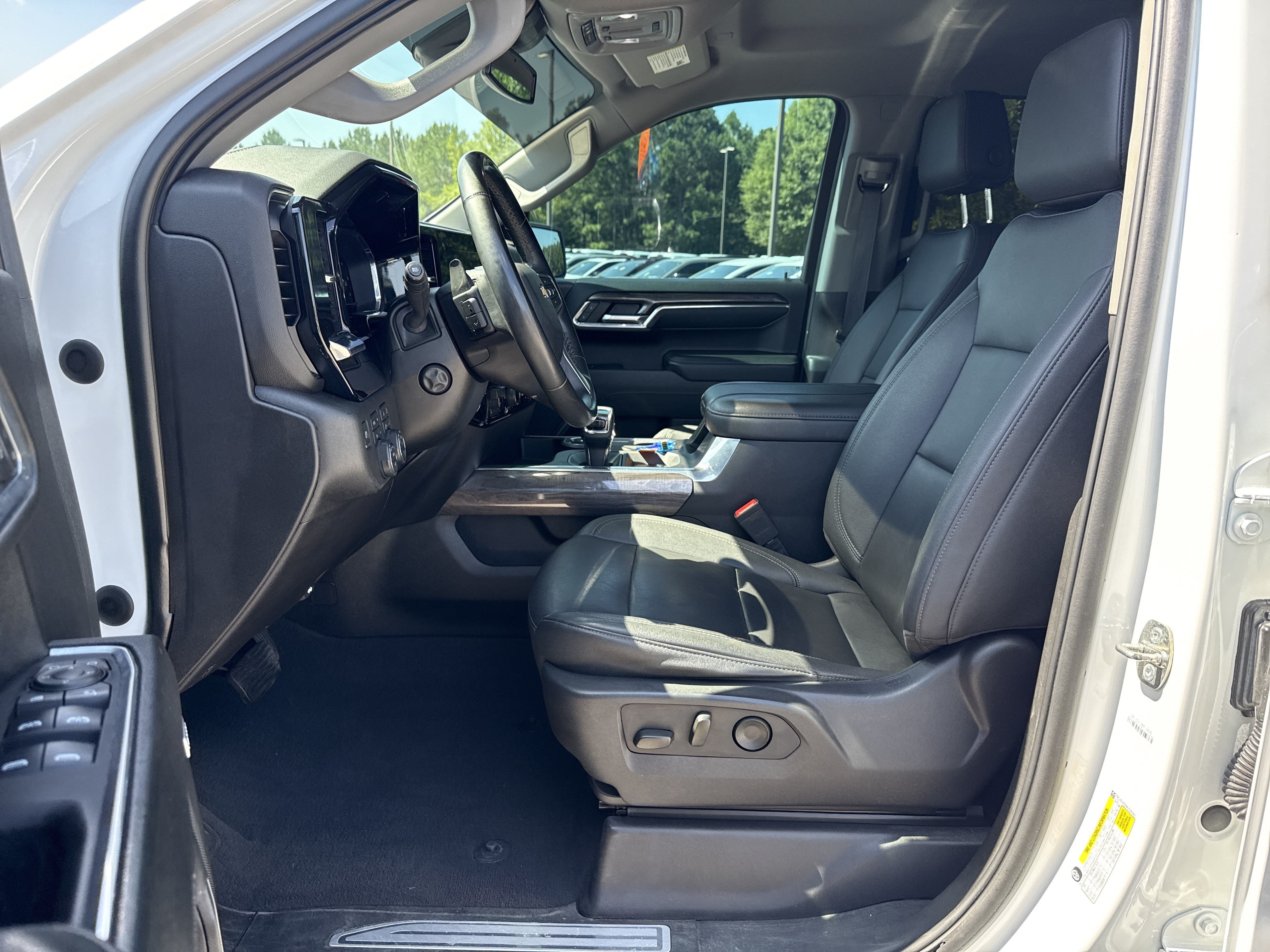 Used 2024 Chevrolet Silverado 1500 LTZ AWD/4WD image 9