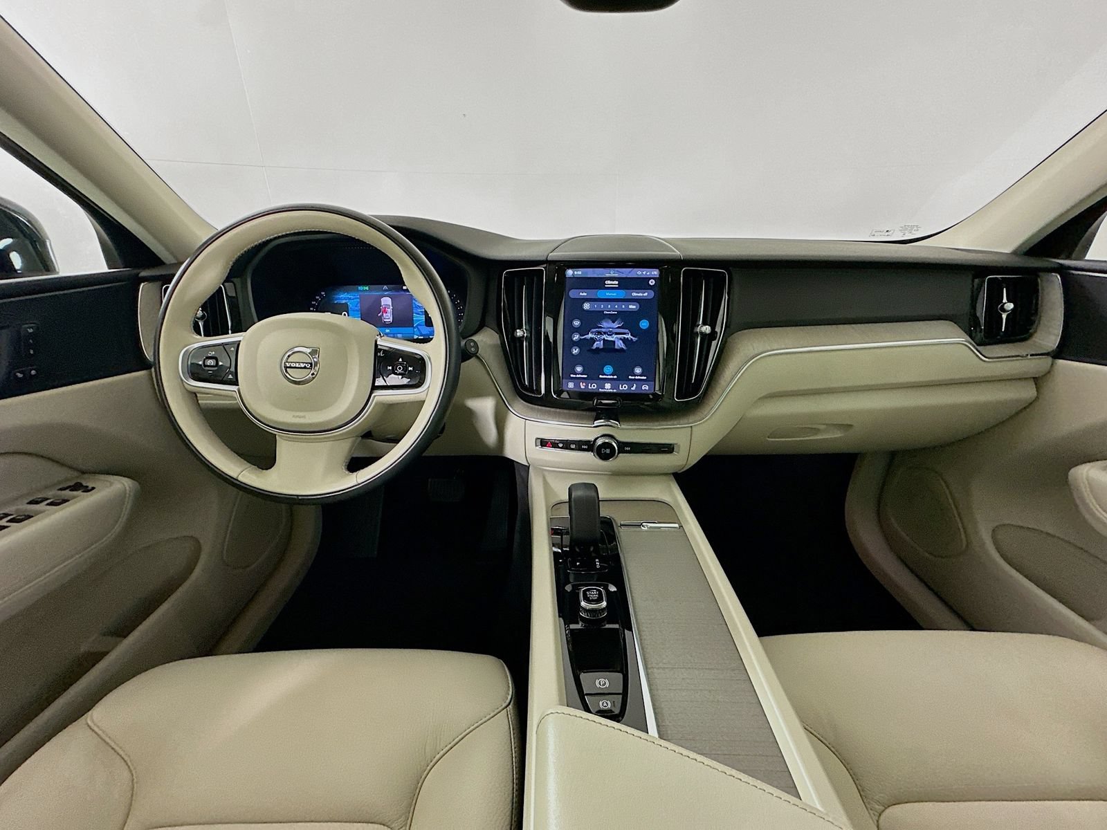 Used 2023 Volvo XC60 B5 Plus w/ Climate Package AWD/4WD image 14