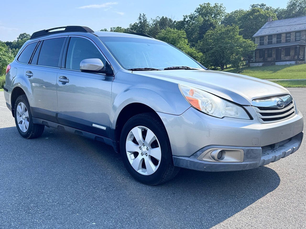 Used 2011 Subaru Outback 2.5i Premium w/ All-Weather Pkg AWD/4WD image 1
