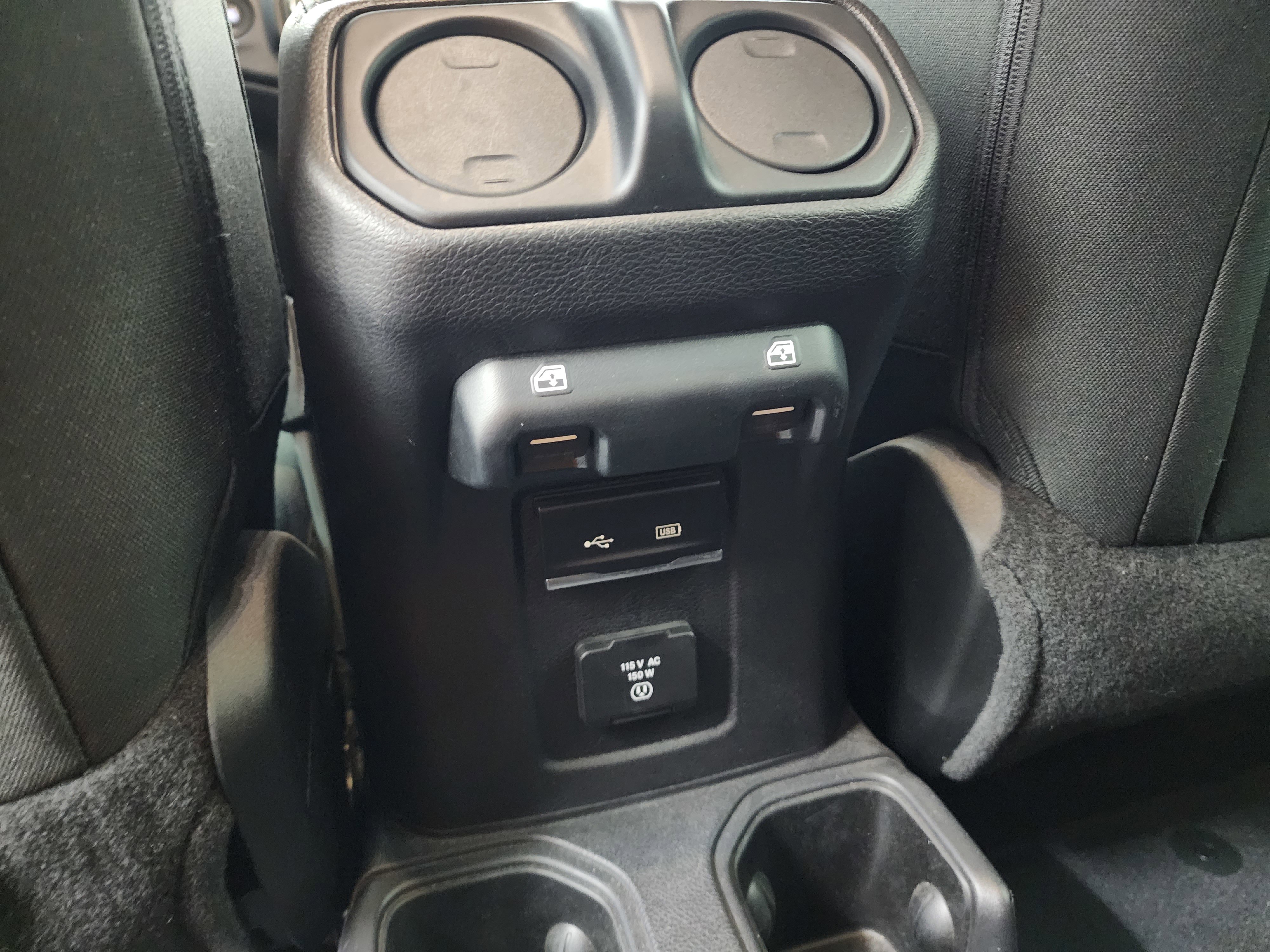 Used 2018 Jeep Wrangler Unlimited Sahara image 32