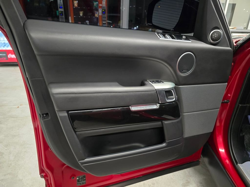 Used 2022 Land Rover Range Rover Sport SVR image 17