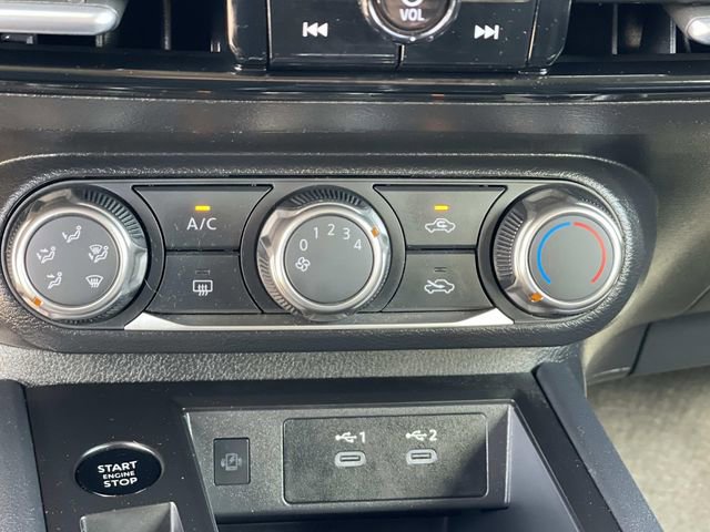 Used 2025 Nissan Kicks SV FWD image 15
