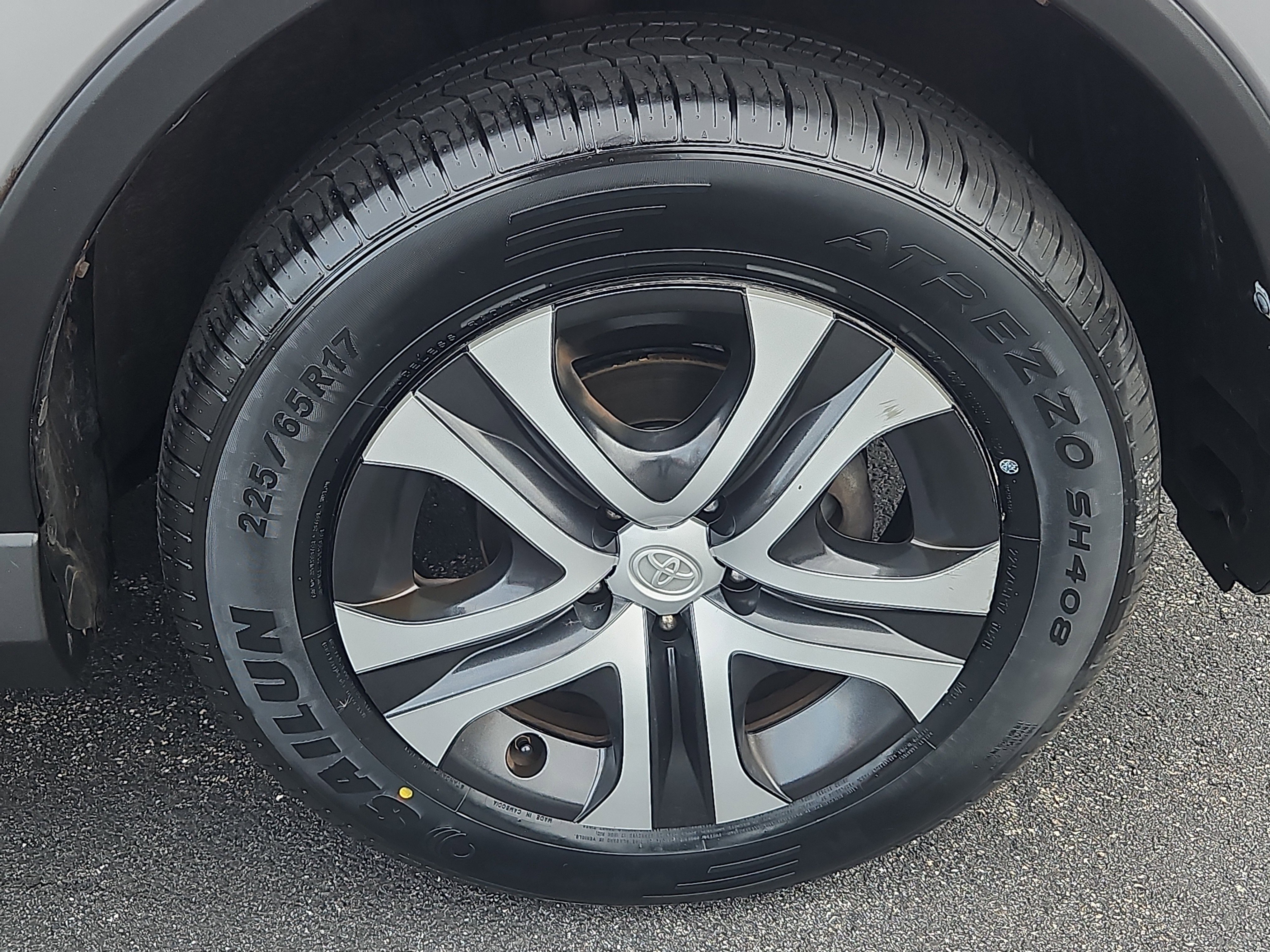 Used 2017 Toyota RAV4 LE image 23