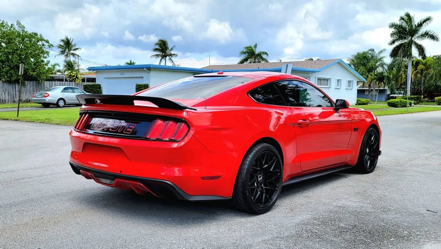 Used 2017 Ford Mustang GT Premium RWD image 13