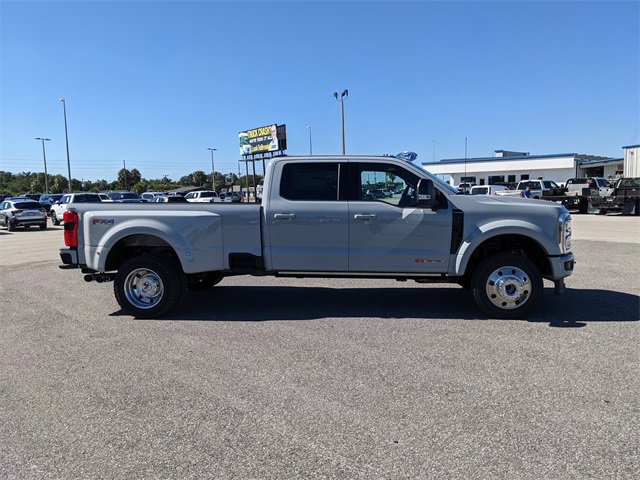 New 2026 Ford F450 Platinum w/ FX4 Off-Road Package image 3