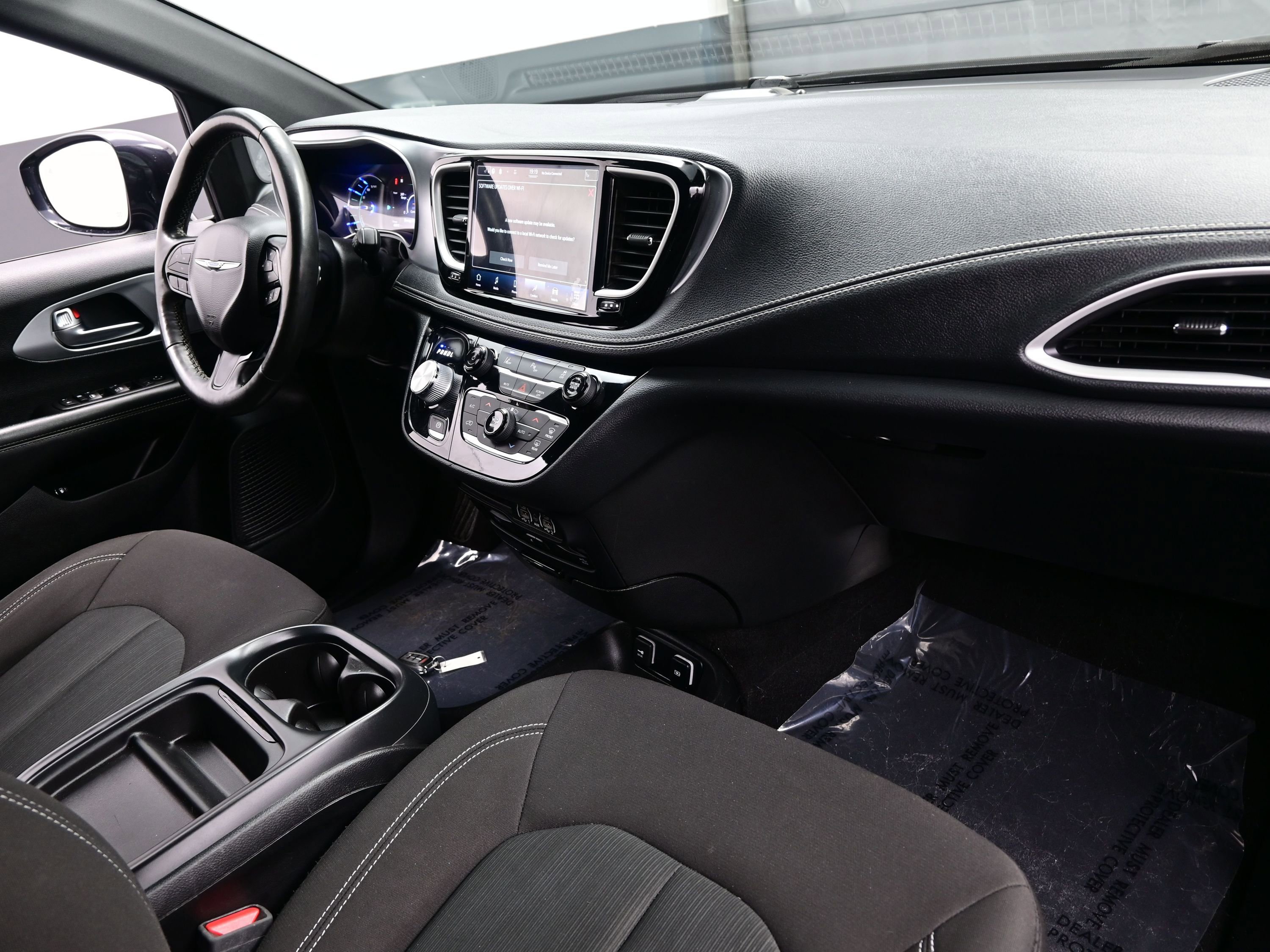 Used 2021 Chrysler Pacifica Touring w/ Uconnect Theater Family Group image 15