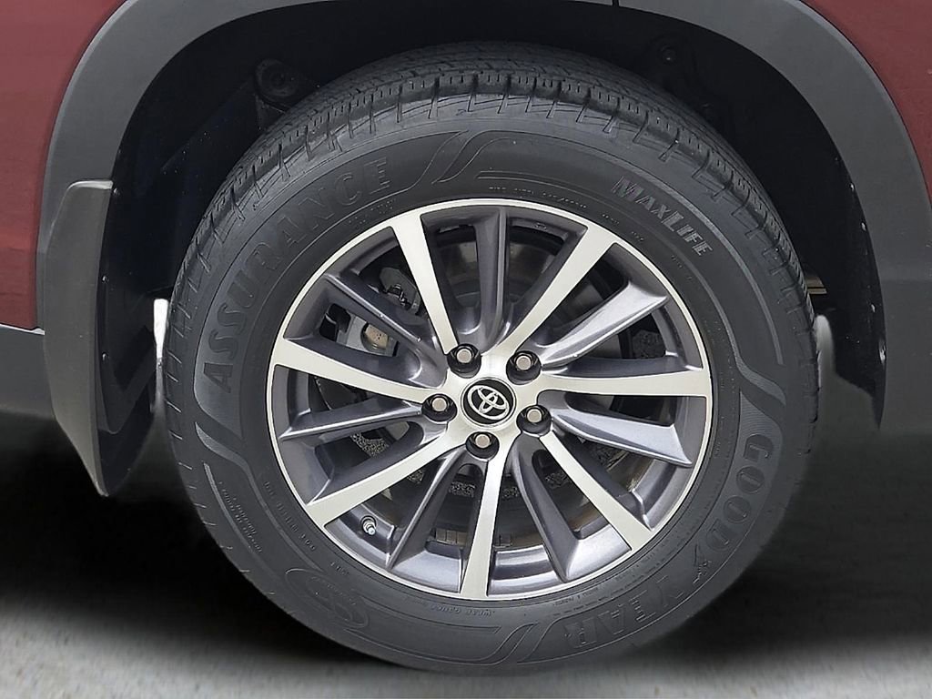 Used 2018 Toyota Highlander XLE AWD/4WD image 8