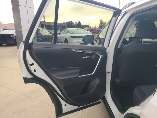 Used 2022 Toyota RAV4 XLE image 14