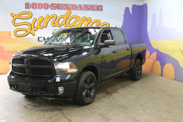 Used 2019 RAM 1500 Classic SLT w/ Black Appearance Group AWD/4WD image 2
