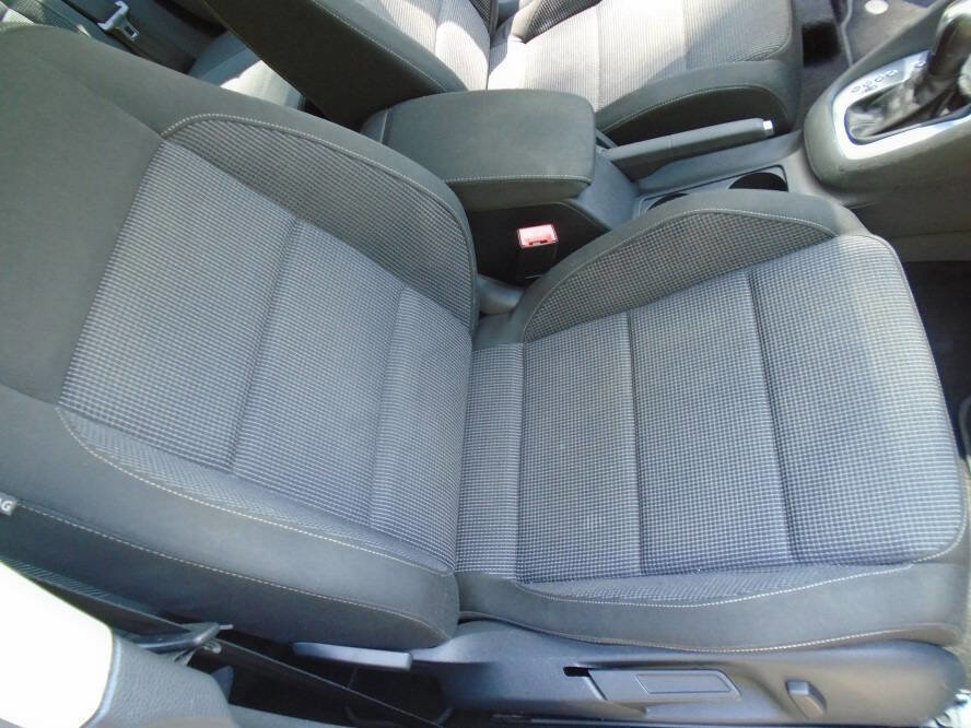 Used 2014 Volkswagen Golf 4-Door FWD image 21