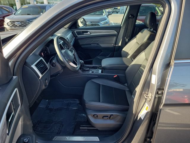Certified 2023 Volkswagen Atlas Cross Sport SE w/ Black Wheel Package FWD image 18