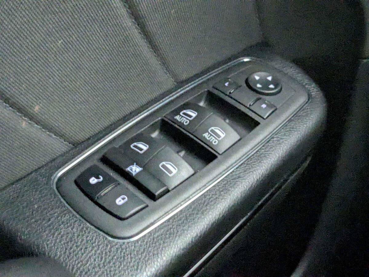 Used 2023 Dodge Charger SXT w/ Blacktop Package AWD/4WD image 13