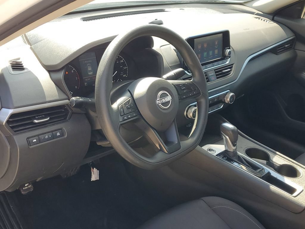 Used 2024 Nissan Altima 2.5 S FWD image 14