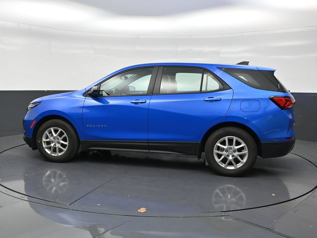 Used 2024 Chevrolet Equinox LS FWD image 2