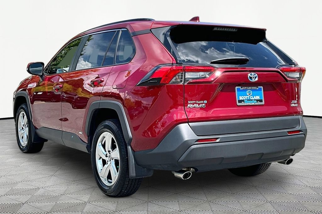 Used 2021 Toyota RAV4 XLE Premium AWD/4WD image 5