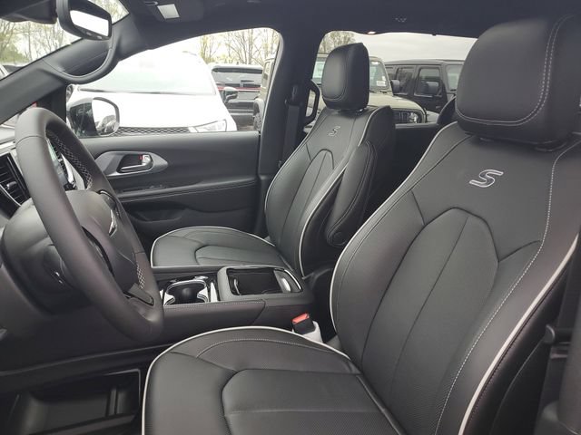 New 2026 Chrysler Pacifica Limited w/ S Appearance Package AWD/4WD image 18