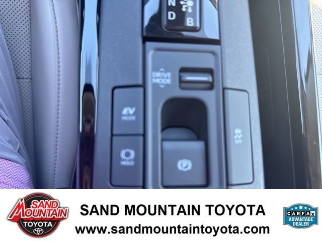 Used 2024 Toyota Prius XLE image 19