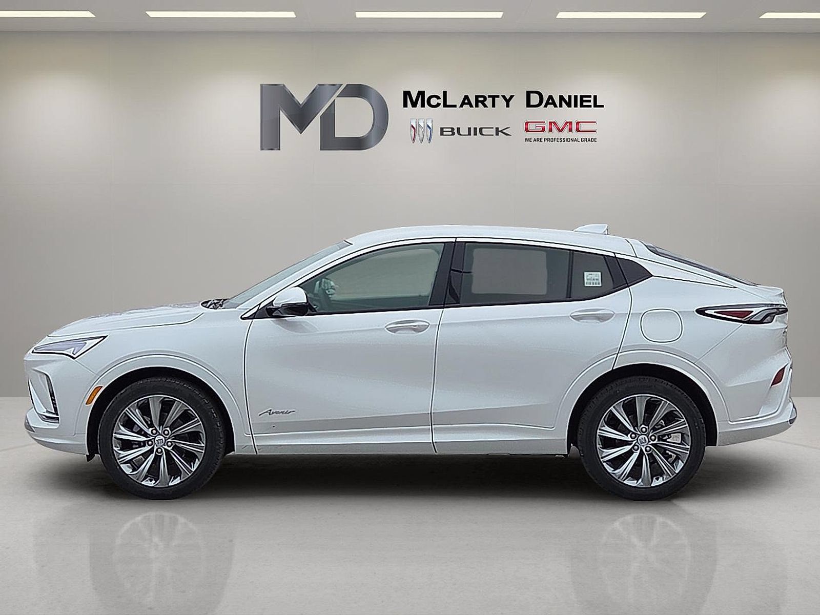 New 2026 Buick Envista Avenir FWD image 3