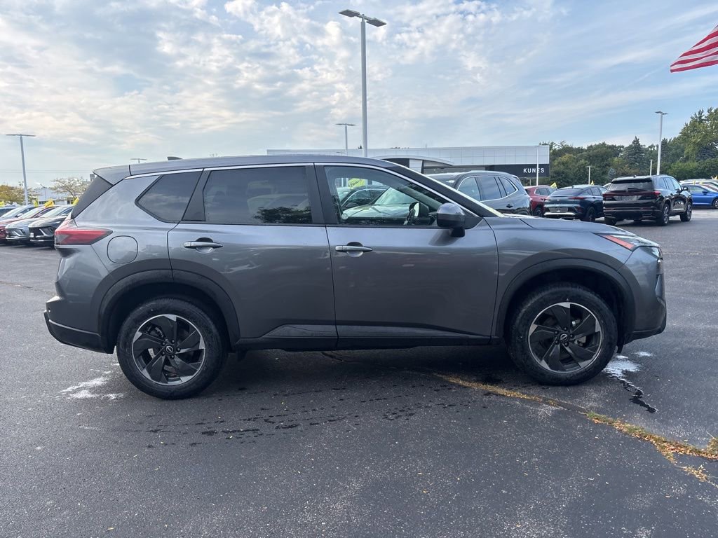 Used 2024 Nissan Rogue SV image 9