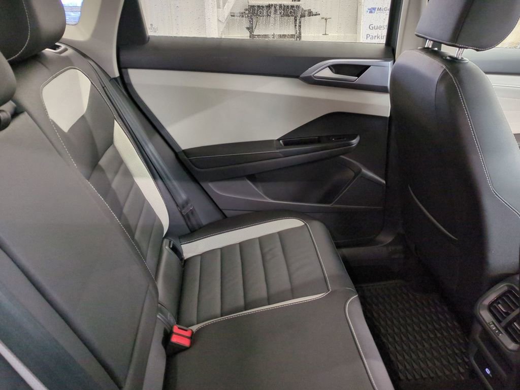 Used 2025 Volkswagen Taos SEL image 37