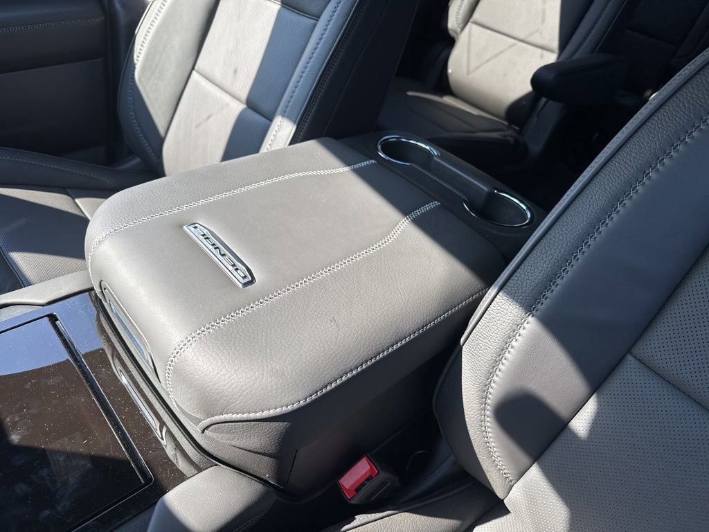 New 2025 GMC Yukon XL Denali w/ Sun & Power Step Package image 38