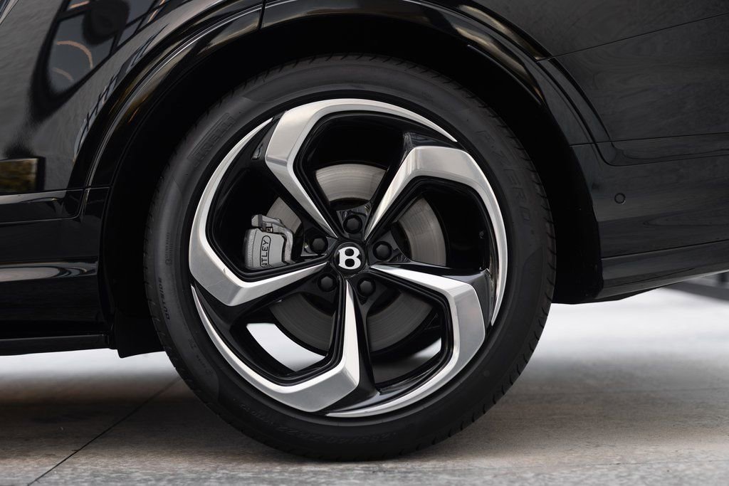Used 2025 Bentley Bentayga AWD/4WD image 9