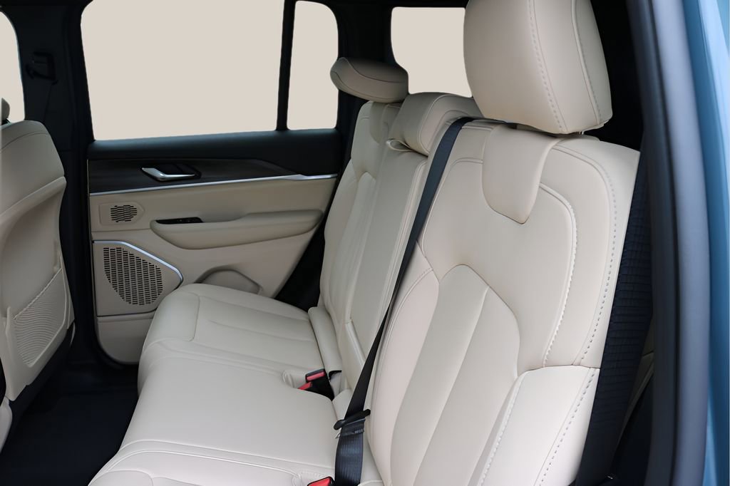 New 2026 Jeep Grand Cherokee Limited RWD image 15