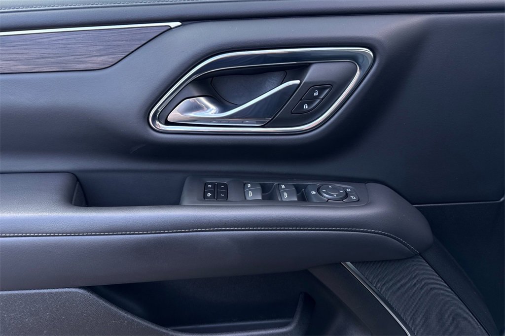 Used 2023 Chevrolet Suburban Z71 image 11