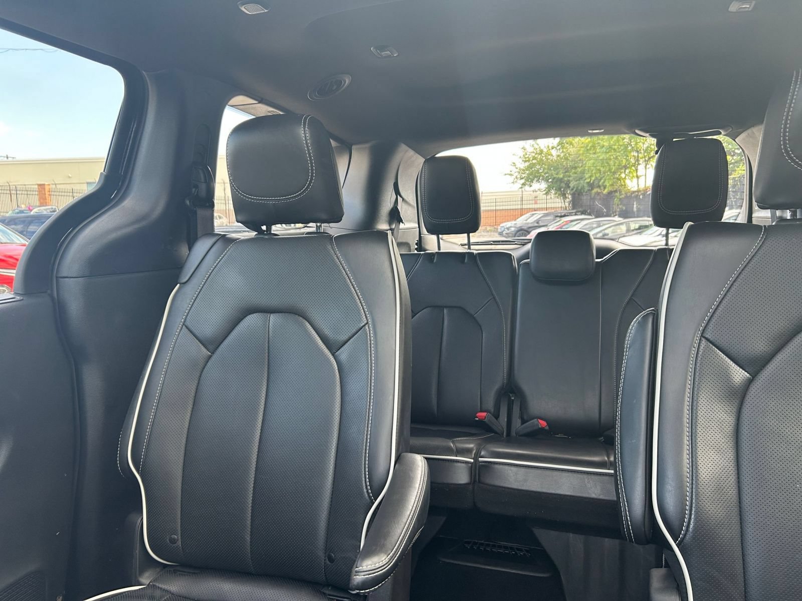 Used 2025 Chrysler Pacifica Limited FWD image 37