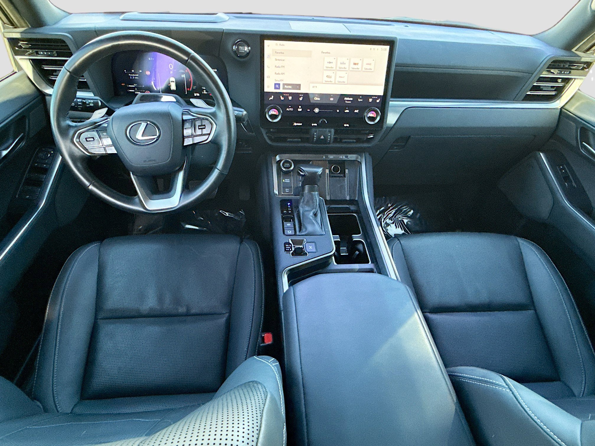 Used 2024 Lexus GX 550 w/ Accessory Package (Z1) image 17