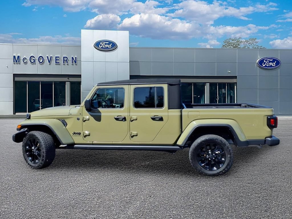 Used 2025 Jeep Gladiator Sport AWD/4WD image 9
