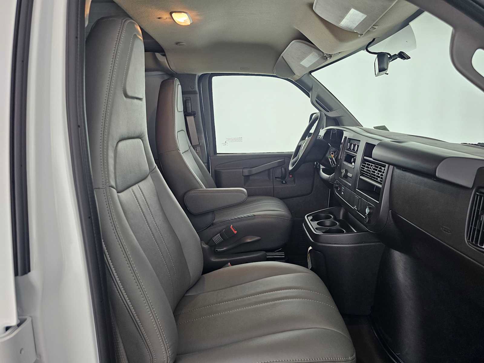 New 2026 Chevrolet Express 2500 Extended image 10