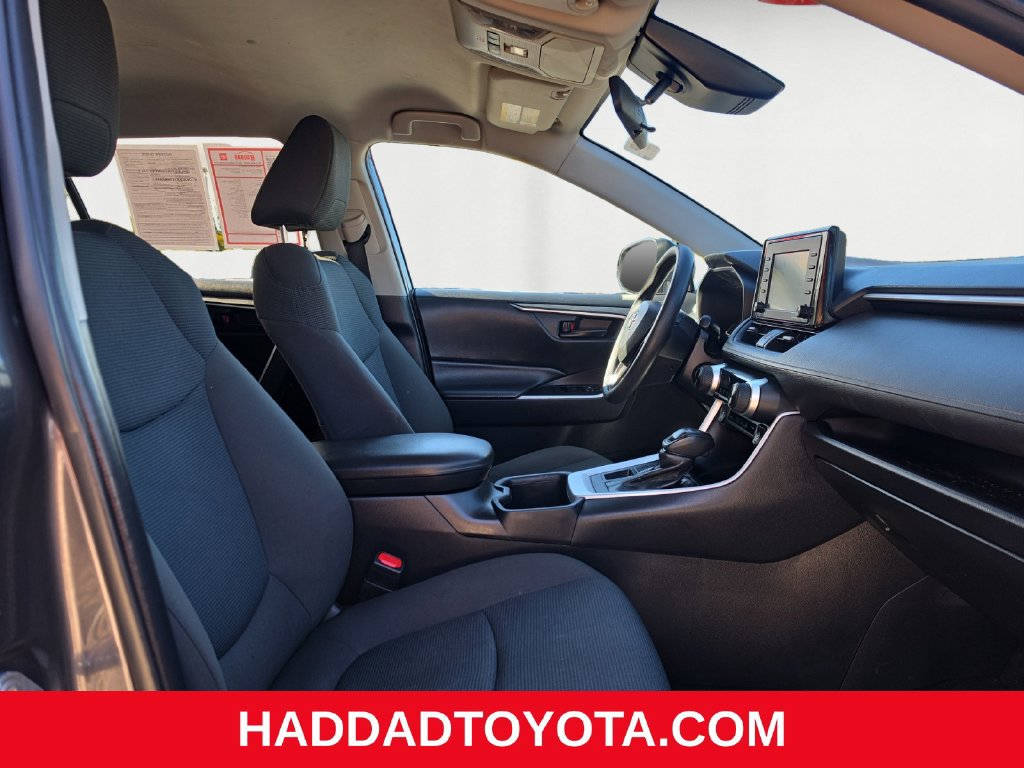Used 2022 Toyota RAV4 LE AWD/4WD image 16