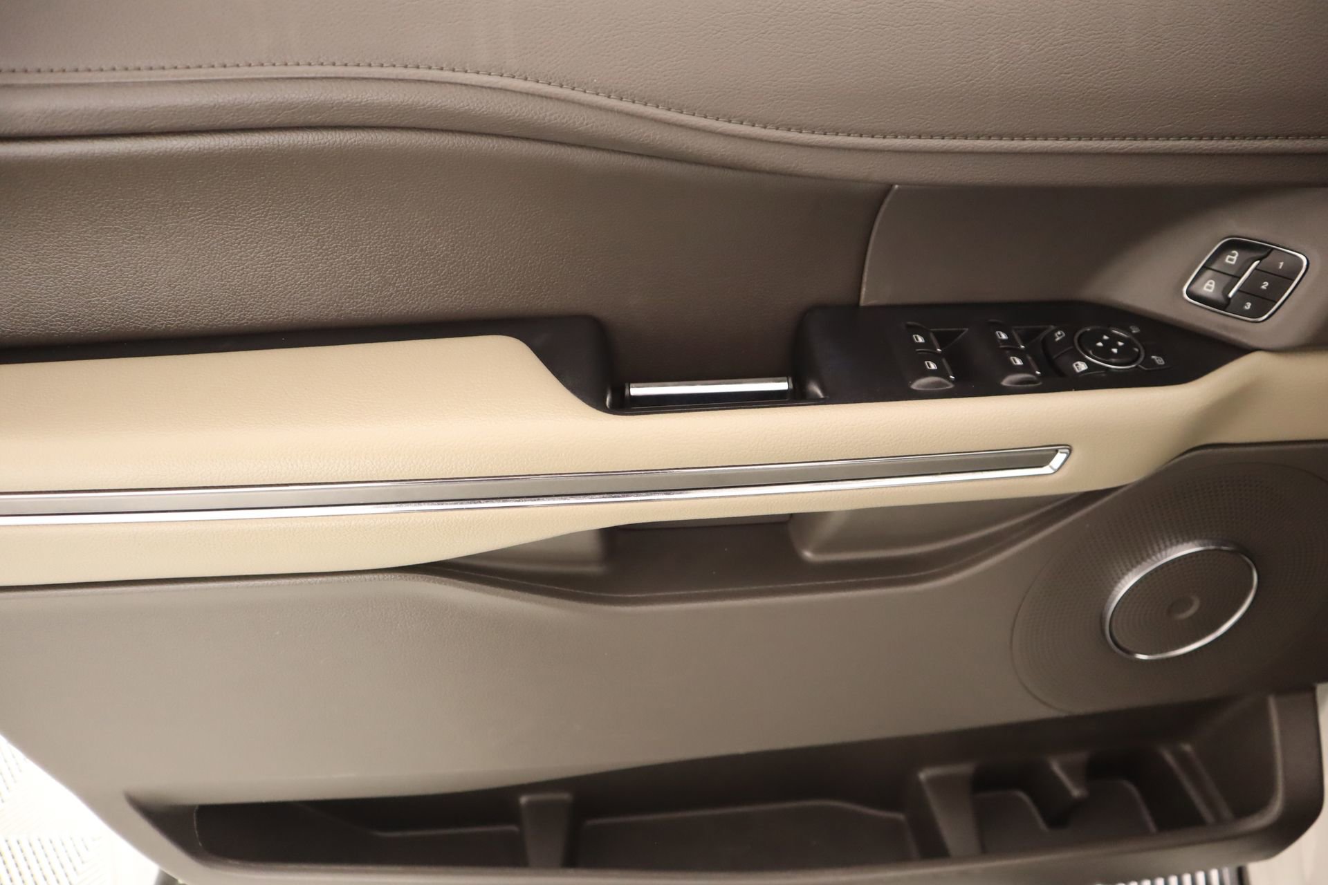 Used 2021 Ford Expedition Max XLT image 18