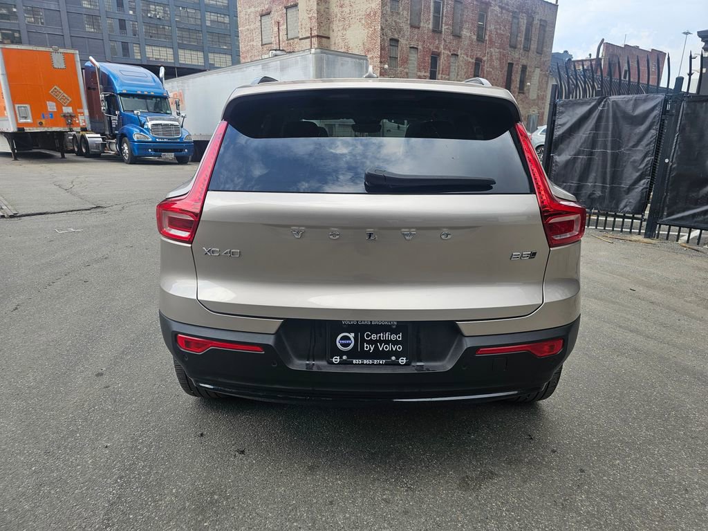 Certified 2023 Volvo XC40 B5 Plus w/ Climate Package image 3