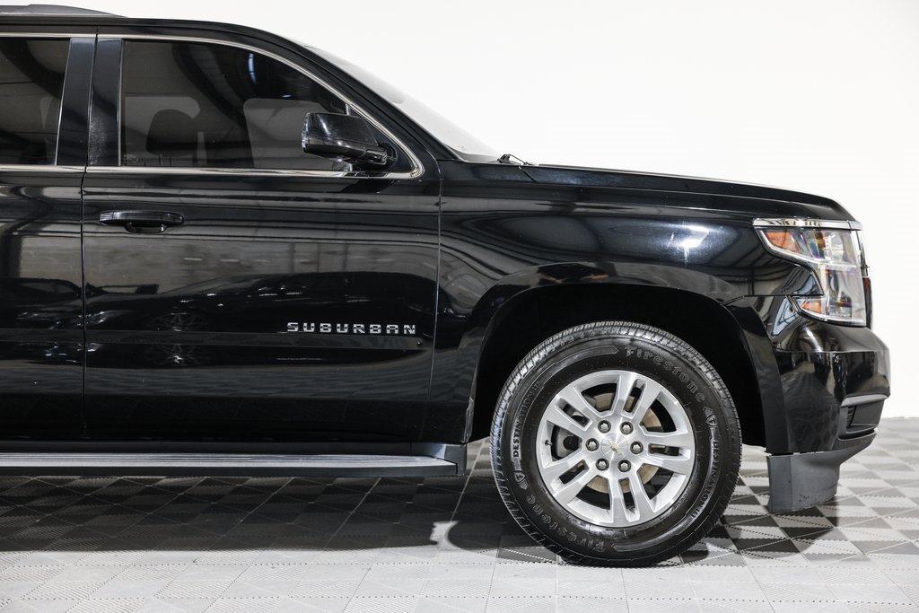 Used 2019 Chevrolet Suburban LT image 3