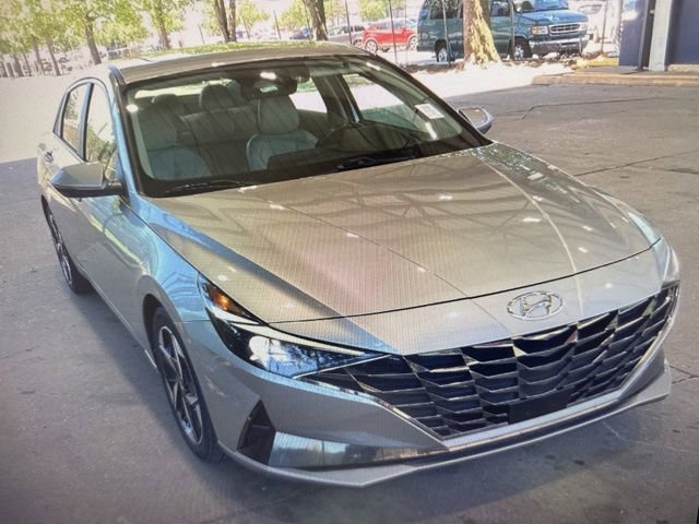 Used 2022 Hyundai Elantra Limited FWD image 4