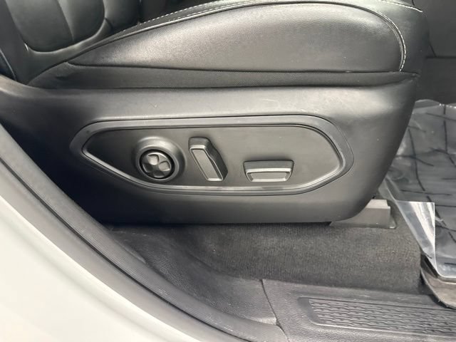 Used 2023 Jeep Grand Cherokee Limited w/ Black Appearance Package AWD/4WD image 28
